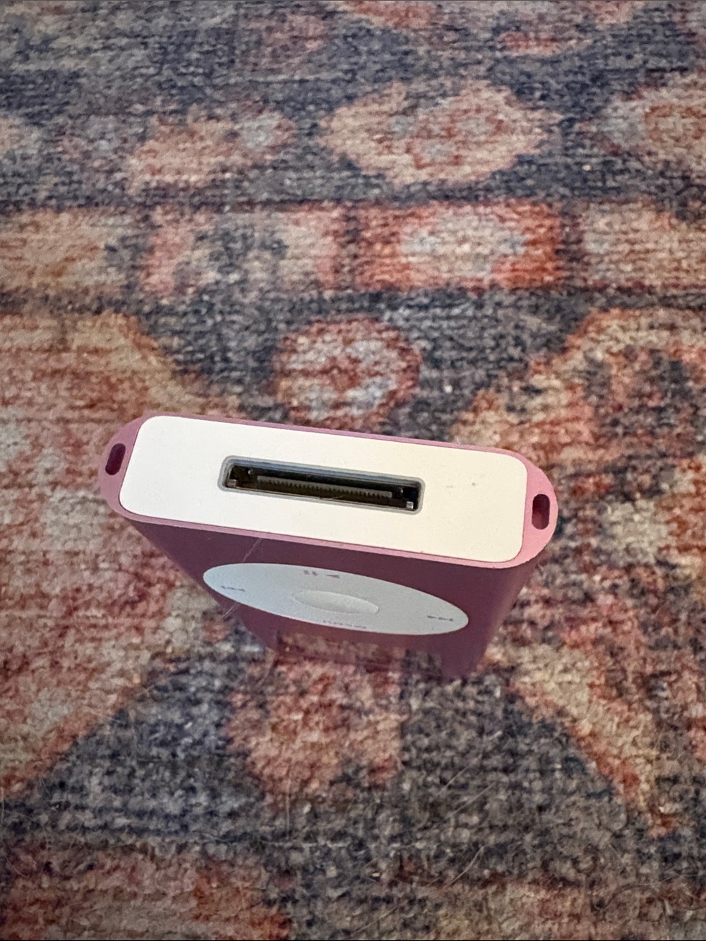 Apple Pink iPod nano with White Earbuds - Picture 3 of 6